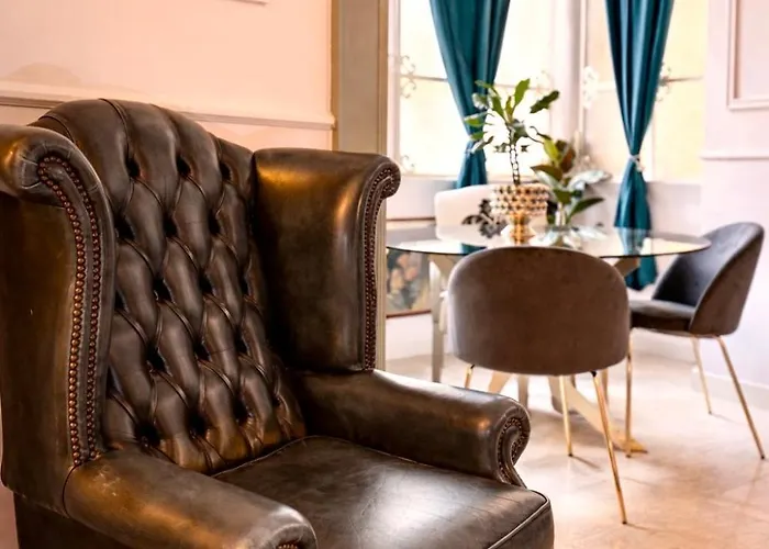 Spanish Steps Boutique - Madame Sofia Secret Hotel 3*