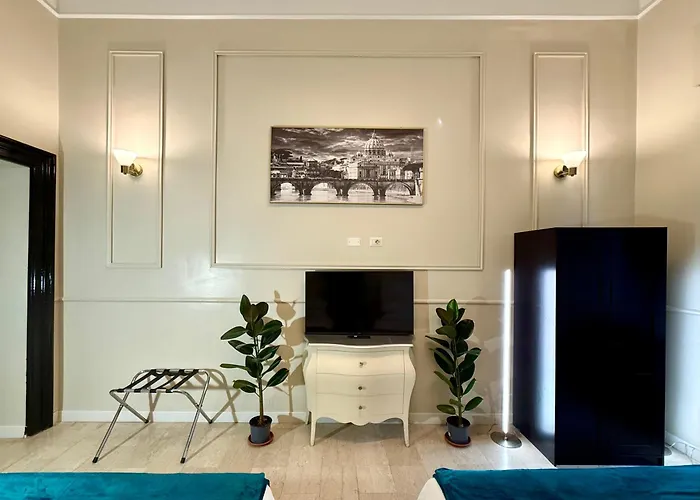 Spanish Steps Boutique - Madame Sofia Secret Hotel Rom
